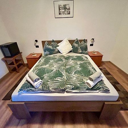 Guest House Casa Mia - Rooms & Apartments Ровин Екстериор снимка