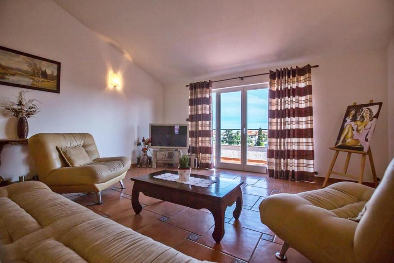 Guest House Casa Mia - Rooms & Apartments Ровин Екстериор снимка