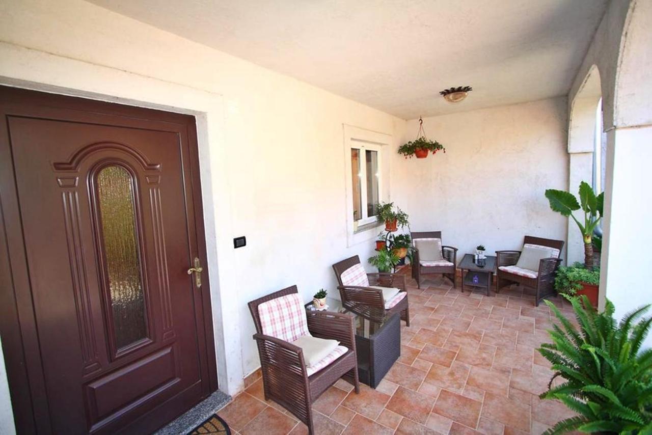 Guest House Casa Mia - Rooms & Apartments Ровин Екстериор снимка
