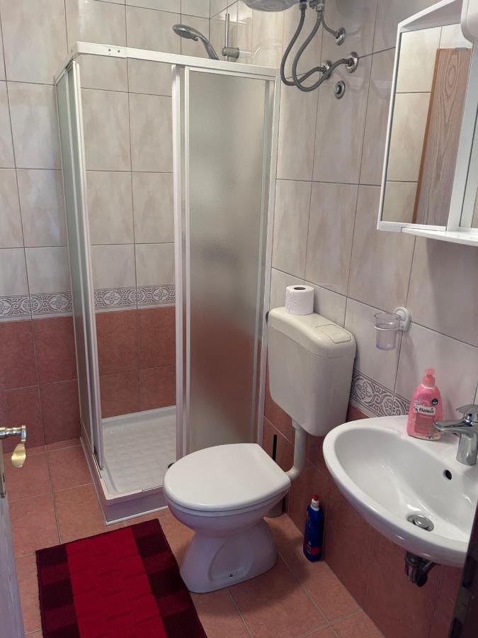 Guest House Casa Mia - Rooms & Apartments Ровин Екстериор снимка