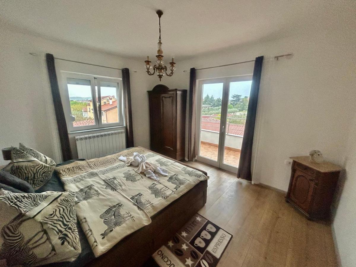 Guest House Casa Mia - Rooms & Apartments Ровин Екстериор снимка