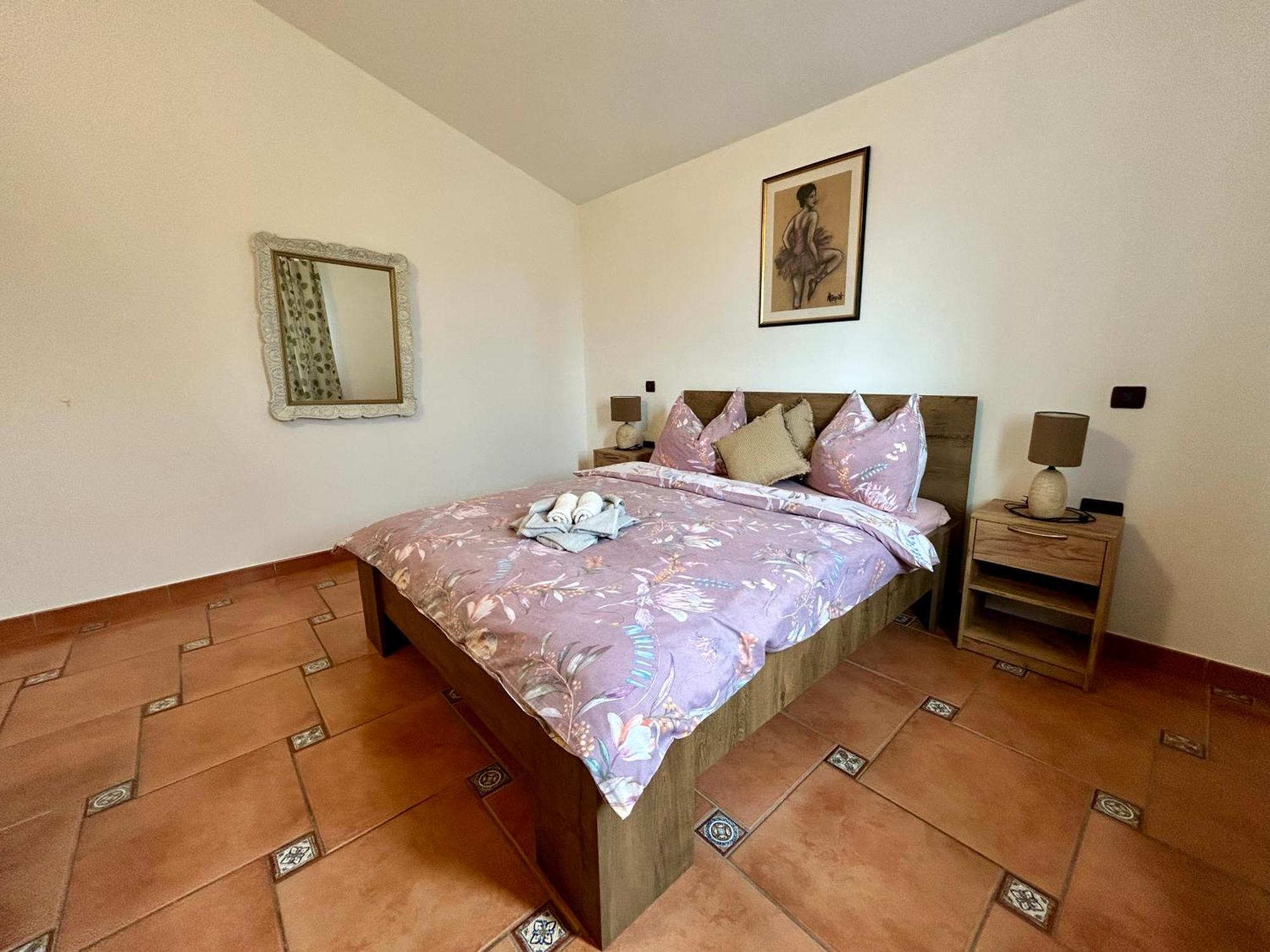 Guest House Casa Mia - Rooms & Apartments Ровин Екстериор снимка