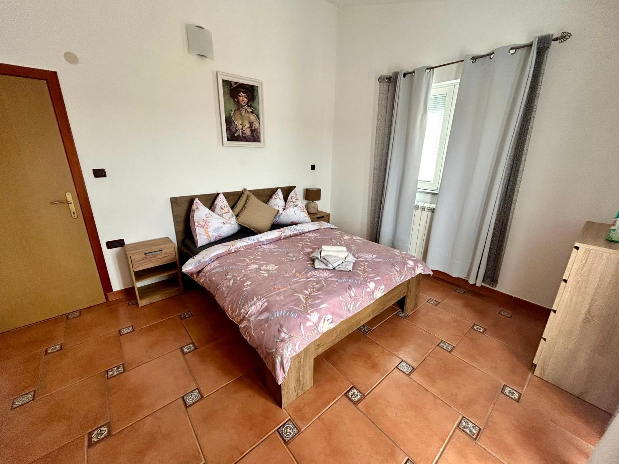 Guest House Casa Mia - Rooms & Apartments Ровин Екстериор снимка