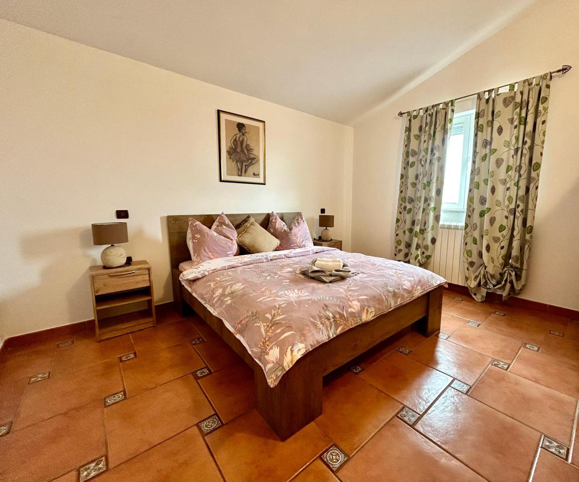 Guest House Casa Mia - Rooms & Apartments Ровин Екстериор снимка