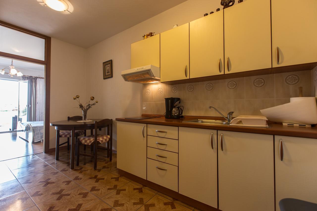 Guest House Casa Mia - Rooms & Apartments Ровин Екстериор снимка