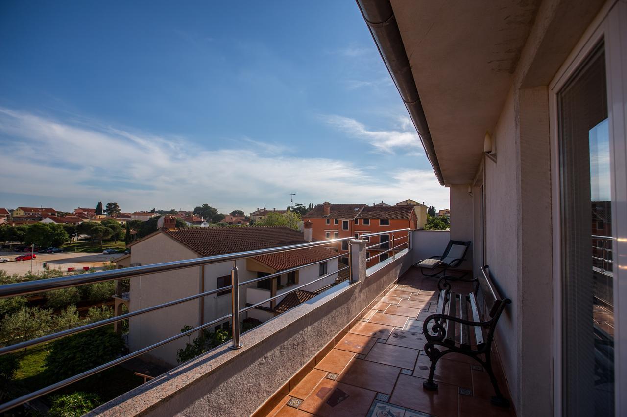 Guest House Casa Mia - Rooms & Apartments Ровин Екстериор снимка
